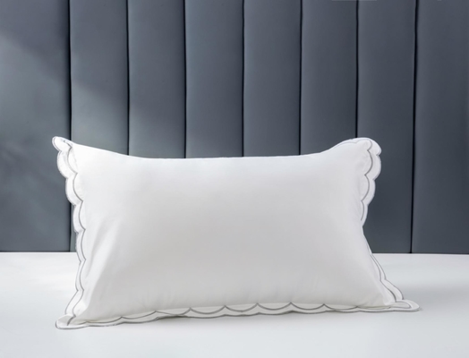 OEM Kotak bantal bersulam katun putih OEKO-TEX Kotak bantal ukuran raja